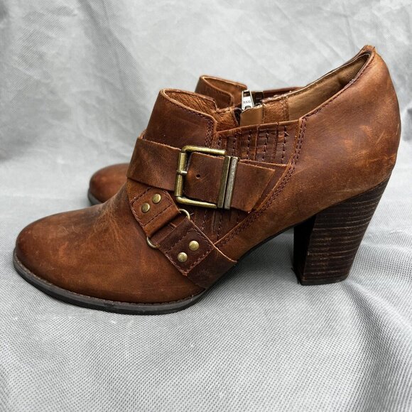 Clarks Shoes - Clarks Brown Ankle Shoeties Shoes Boots Size 8.5 Heels Buckle Brown